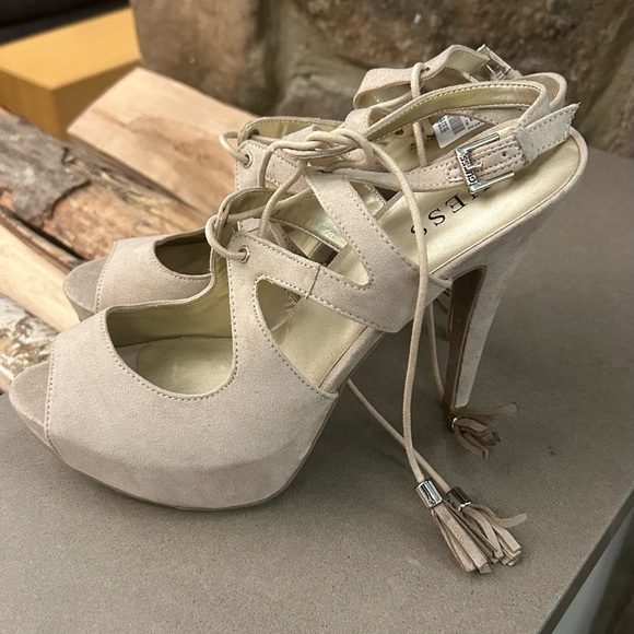 Guess heels Chic Beige Strappy Heels 9M Preowned see Pucs for normal wear - Picture 1 of 10
